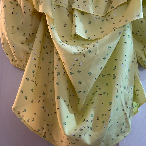 Riley & Rae Yellow Ruffled Blouse - Picture 4 of 10